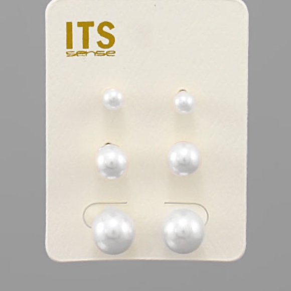 Glass Pearl Studs Set - Picture 1 of 2